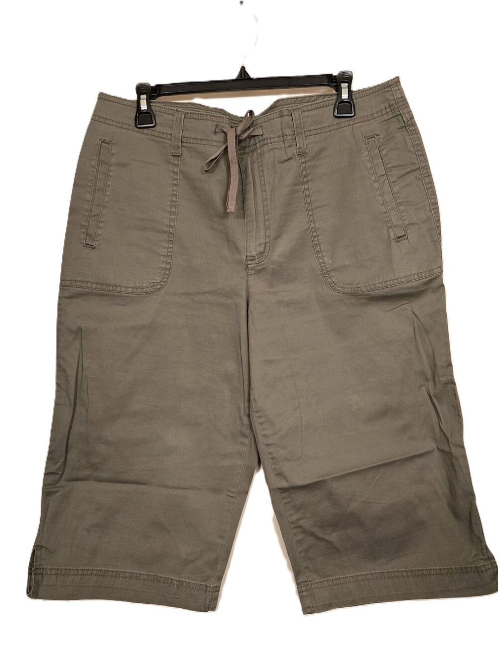 EUC Gloria Vanderbilt Olive Green Bermuda Shorts w/ Pockets - Women's Size 14